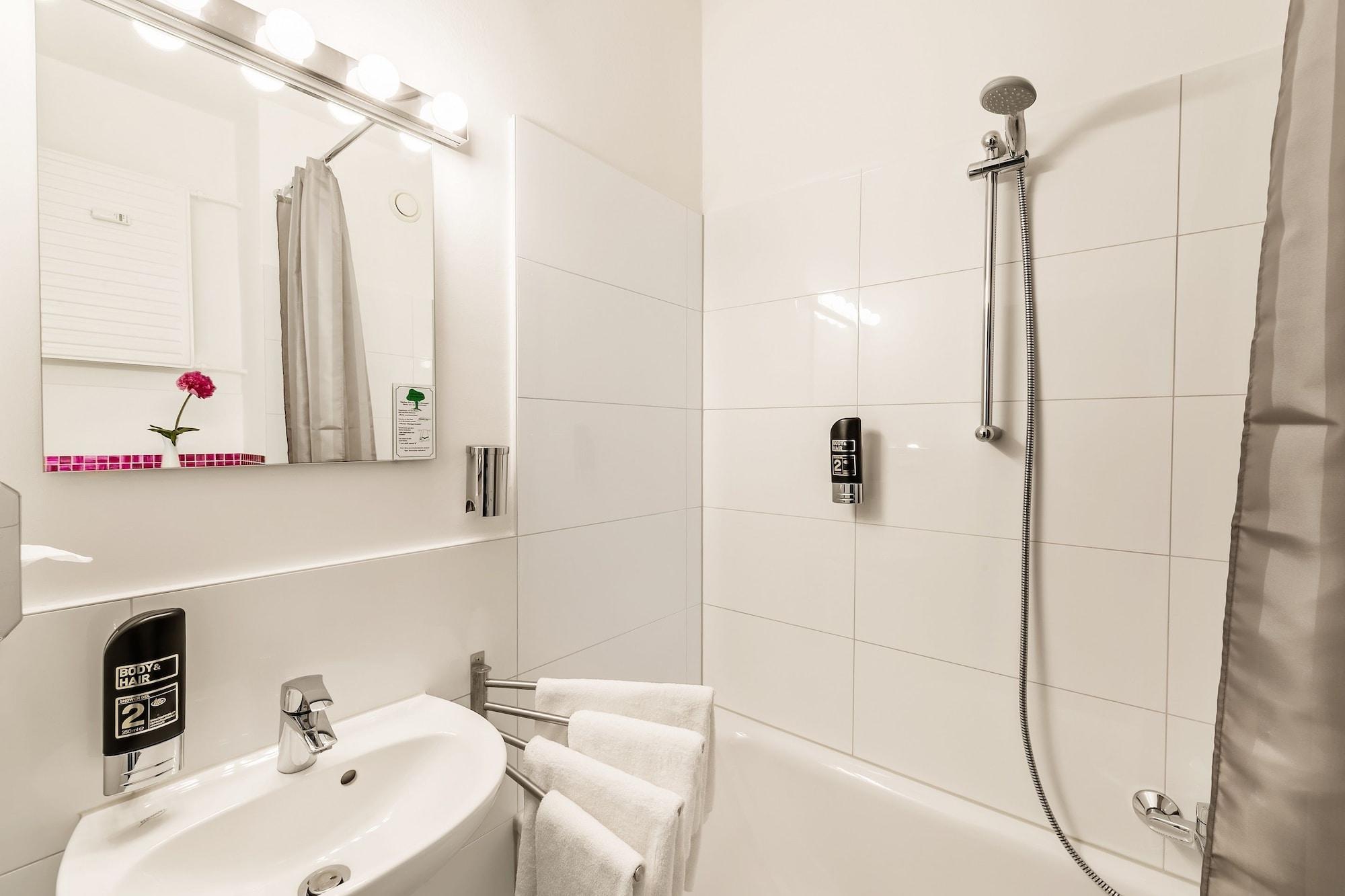 Hotel Alecsa Am Olympiastadion 3*